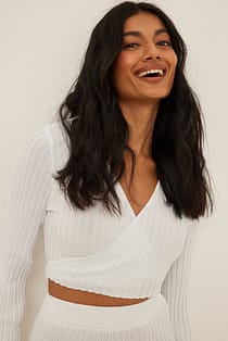 Feingestricktes Crop-Top in Wickel-Optik