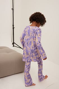 Pantalones acampanados estampados