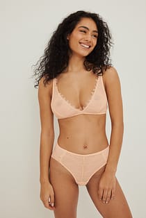Soutien-gorge triangle en dentelle