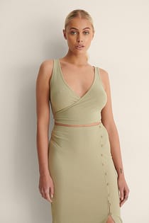 Ribbesinglet med omslagdetaljer