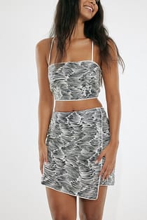 Jupe courte imprimée avec sequins