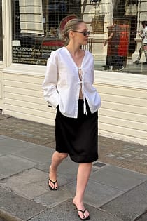 Bluse aus Leinenmischung mit Schnürdetail