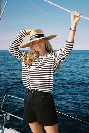 Black Shorts mit Knopf-Details in der Taille