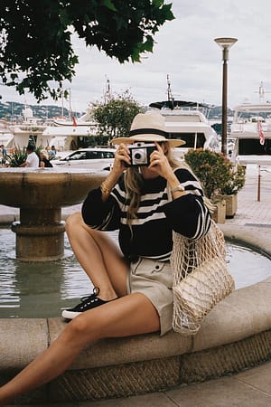 Sand Shorts mit Knopf-Details in der Taille