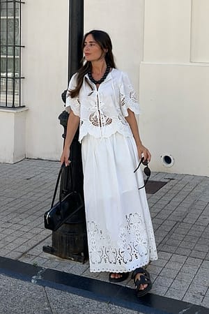 White Brodert midiskjørt