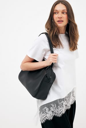 White Assymetrisk T-shirt med blonde