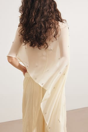 Image 2 of 7