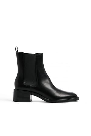 Black Basic Chelsea boots