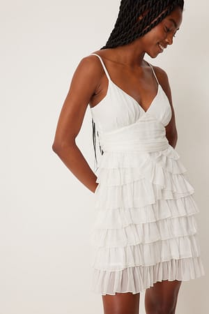 Offwhite Kleid mit Rüschen unten