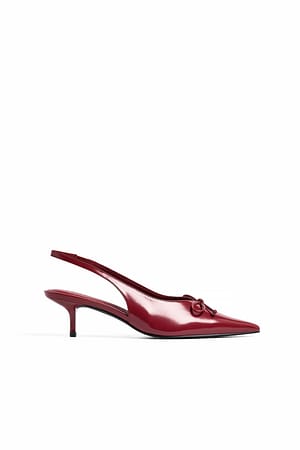 Red Slingback pumps met strikdetail