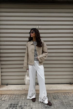 Beige Kurzer, kastenförmiger Trenchcoat