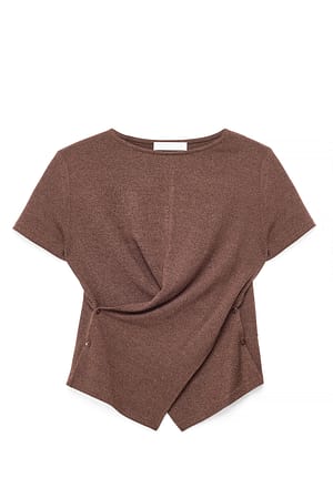 Brown Wikkeltop met knoopdetail