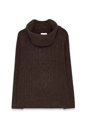 Brown Kabelstickad tröja med turtleneck