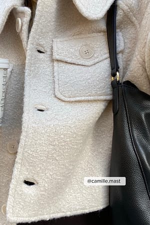 Light Beige Jacke mit großen Ärmeln und Brusttasche