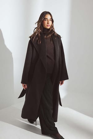 Taupe Wollmantel mit Umhängekragen