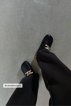 Black Zapatillas Con Plantilla Con Detalle De Cadenas