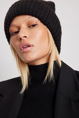 Black Chunky Knitted Soft Beanie