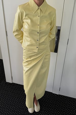Image 2 of 7