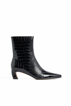 Black Krokodil-Ankle-Boots mit geschwungenem Absatz