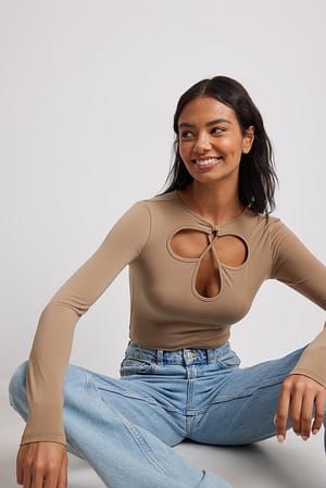 Taupe Langärmeliges Top mit Cut-Out-Brust