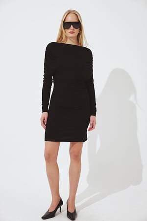 Black drapiertes Minikleid mit langen Ärmeln