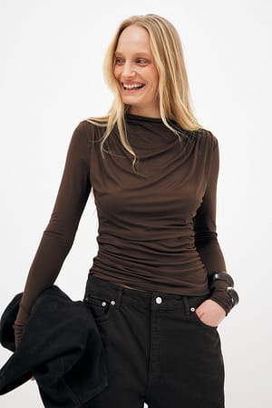 Light Brown Drapert topp i jersey med lange ermer