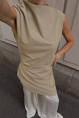 Image 4 of 7