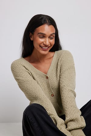 Khaki Dropped-Shoulder-Strickjacke mit Knöpfen