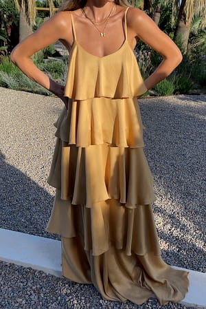 Pale Gold Vestido maxi ancho con volantes