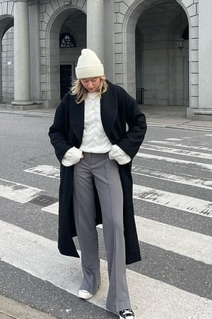 Pantalones tailor fit con apertura lateral