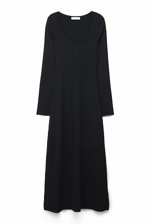 Black Fine Knitted Trumpet Sleeve Midi Dress