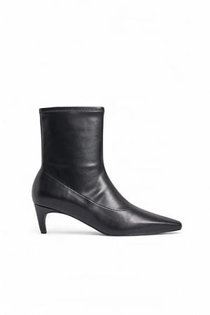 Black taillierte Ankle-Boots
