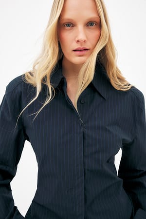 Stripe tailliertes Shirt mit Schulterpolstern