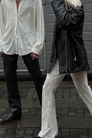 Offwhite Samt-Hose mit Schlag