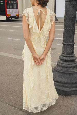 Light Yellow Maxi-jurk met volant en kant