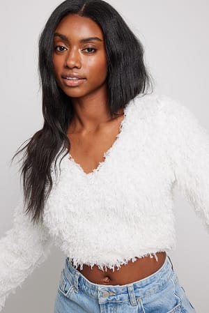 White Fluffy bluse med V-hals