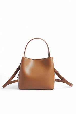 Tan Veske med folddetaljer