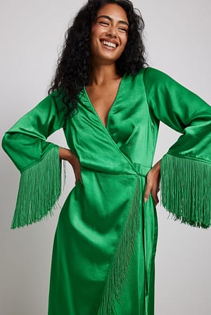 Dark Green Vestido midi de raso con detalles de flecos