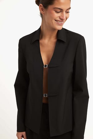 Black Blusa con hebilla delantera