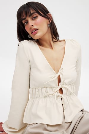 Offwhite Top met strik voor