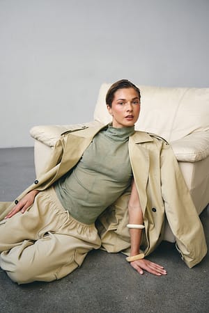 Khaki Haut sans manches à col cheminée
