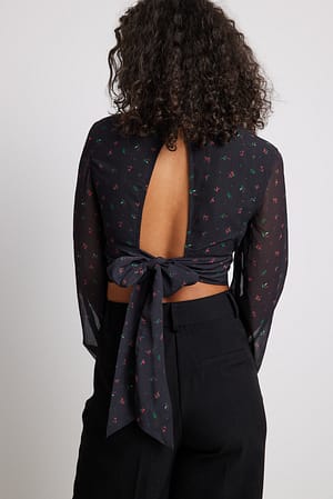 Red Roses Everywhere Blusa estampada con cintura fruncida