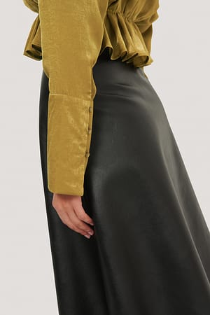 Light Khaki Rynkad Satinblus