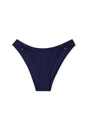 Navy Bikinitrusse med høj skæring og detaljer