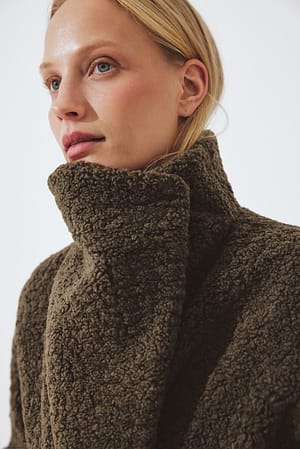 Khaki Teddyjas met hoge halslijn