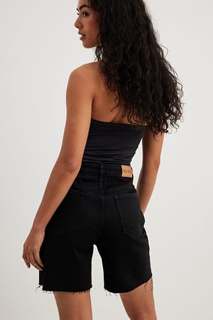Black Hochtaillierte Denim-Shorts mit rohem Saum