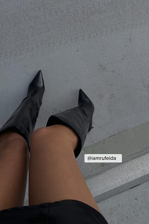 Botas de piel de punta ancha