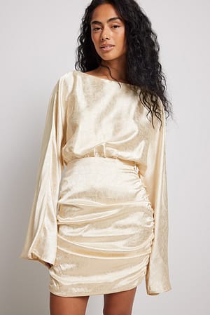 Beige Jacquard-Satin-Kleid