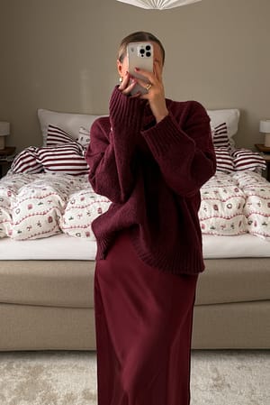 Burgundy Jupe longue en satin à taille mi-haute