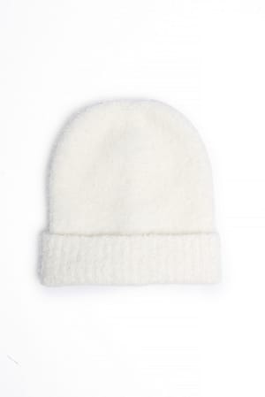 Offwhite Beanie-Mütze